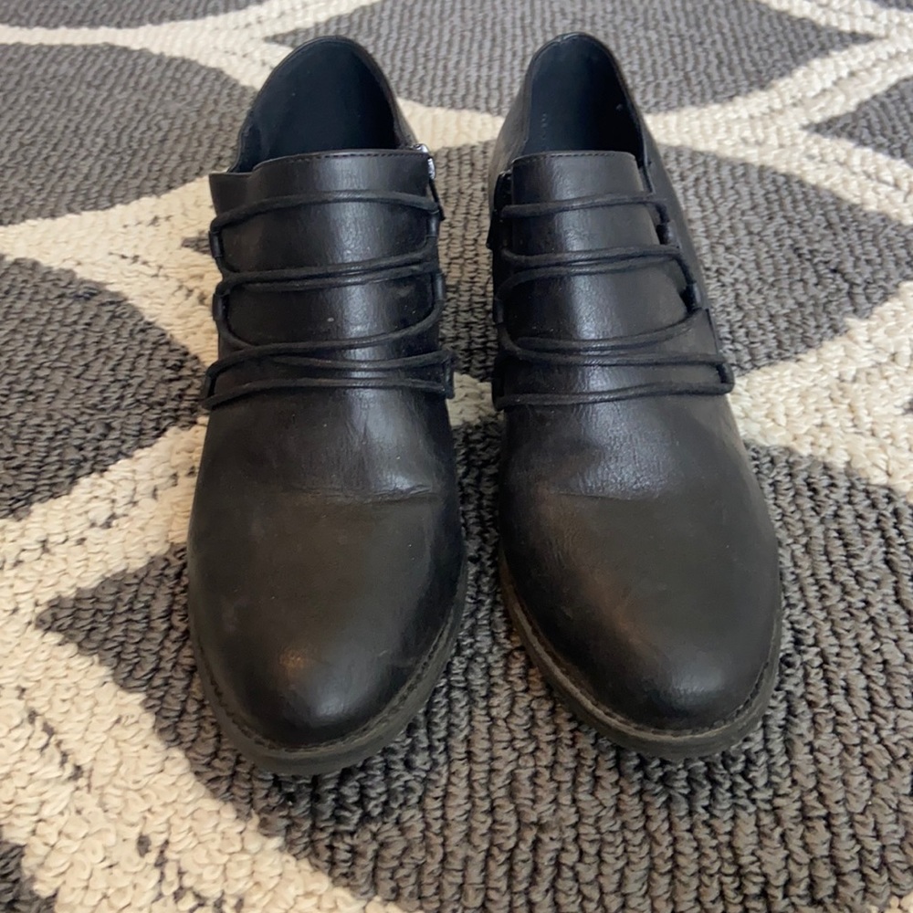 Cute black ankle boots 👢